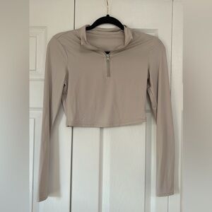 Off white cropped. Tight zip up